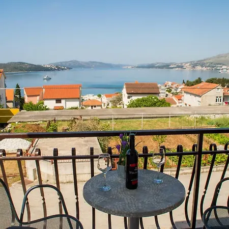 Island * Trogir