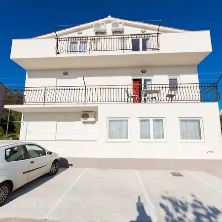 Island Apartman *