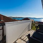 Island Apartment *